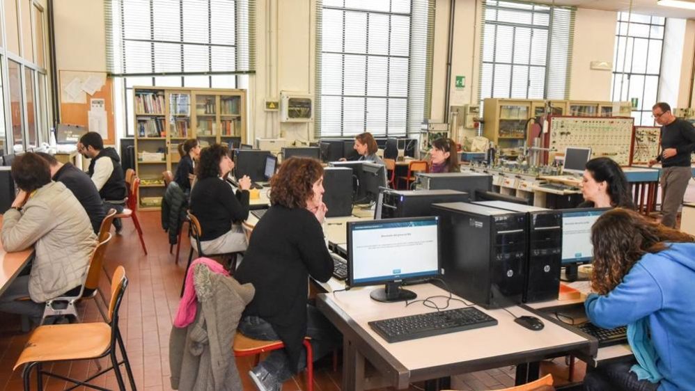 ESCLUSIONE DOCENTI CON CONTRATTO A TEMPO INDETERMINATO – ILLEGITTIMITÀ COSTITUZIONALE